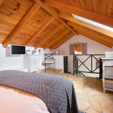 بيت للعطل Mountain Getaway For Hikers 1 *