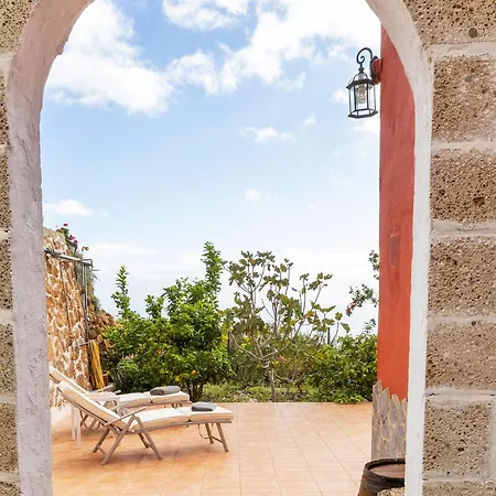 بيت للعطل Mountain Getaway For Hikers 1